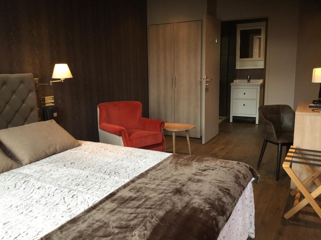 Hotel Du Commerce Монтобан Екстериор снимка